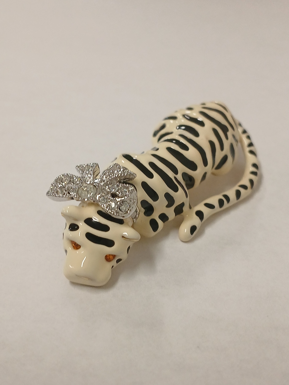 Vintage KJL Kenneth Jay Lane Enameled Tiger Panther w/ Ribbon Bow Tie Pin Brooch